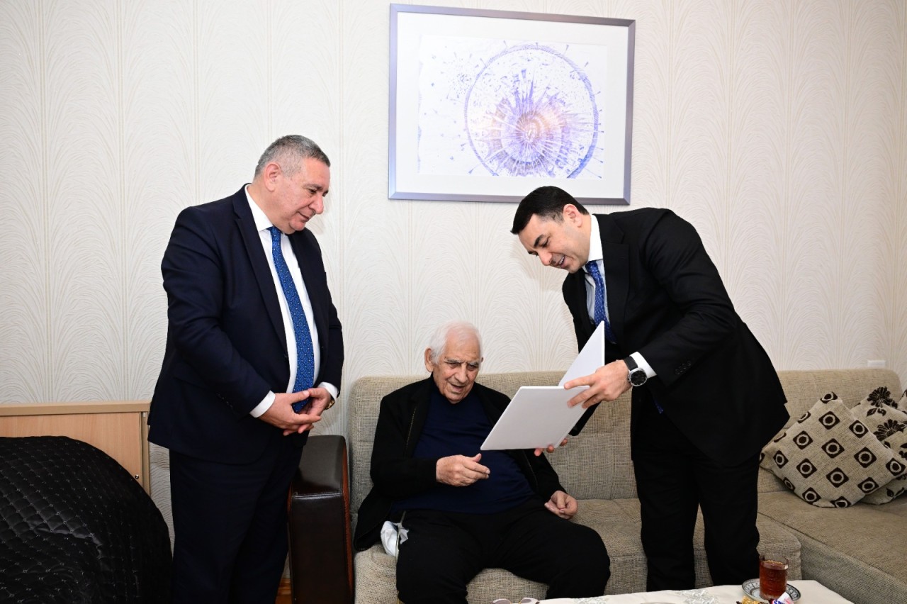 Adil Kərimli Nəriman Həsənzadəni evində ziyarət edib - FOTOLAR